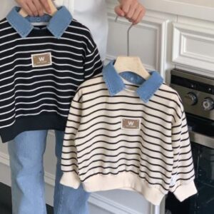 Denim collar sweatshirt