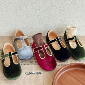 Velvet T-strap shoes