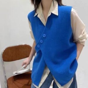 Diagonal button vest