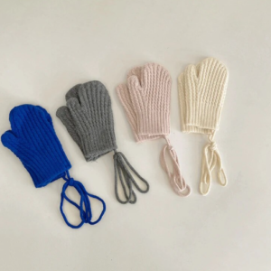 Cabled mittens